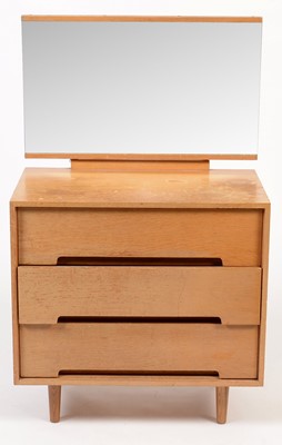 Lot 810 - John & Sylvia Reid for Stag: a light oak 'C' range dressing chest.