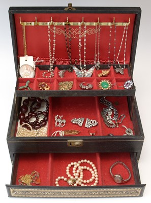 Lot 166 - A selection of costume jewellery.