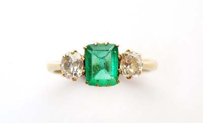 Lot 6 - An emerald and diamond ring