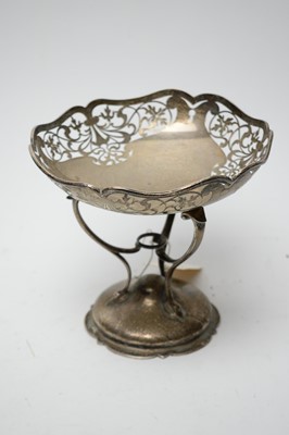 Lot 172 - A silver tazza
