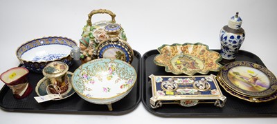 Lot 323 - A selection of various decorative ceramics.