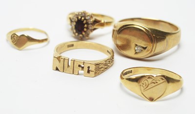 Lot 208 - Five 9ct yellow gold rings