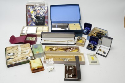 Lot 217 - A large quantity of costume jewellery