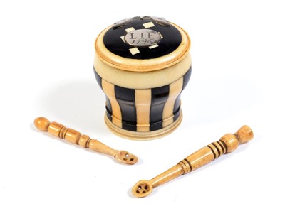 Lot 222 - Banded ivory and ebony snuff mull.