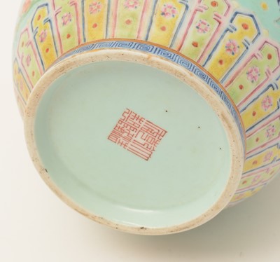 Lot 308 - Chinese vase