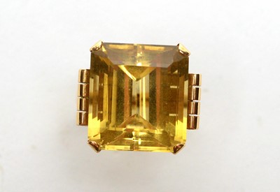 Lot 98 - A citrine ring