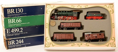 Lot 16 - Piko HO-gauge locomotives; and an Old Timer Landerbahnzug 1913 train set.