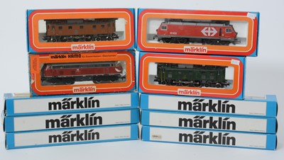 Lot 21 - Märklin HO-gauge locomotives and carriages.
