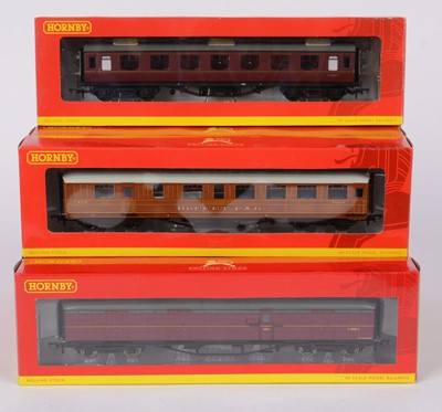 Lot 295 - Twelve Hornby 00-gauge passenger coaches