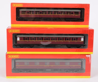 Lot 300 - Eight Hornby 00-gauge coaches