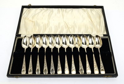 Lot 140 - A set of twelve Victorian silver teaspoons