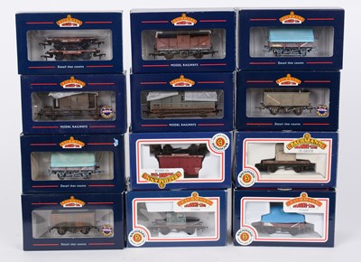 Lot 348 - Bachmann 00-gauge freight stock