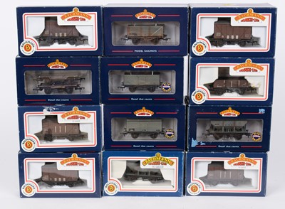 Lot 350 - Bachmann 00-gauge freight stock
