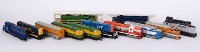 Lot 231 - HO-gauge North American-Outline diesel/electric locomotives.