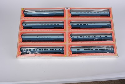 Lot 711 - HO-gauge Santa Fe passenger coaches.
