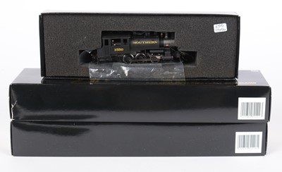Lot 77 - HO-gauge American-Outline 0-6-0 saddle tank switcher and two New Haven coaches.