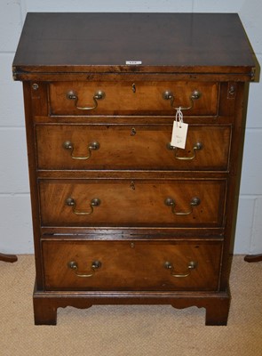 Lot 113 - 20th Century mahogany bachelor's chest