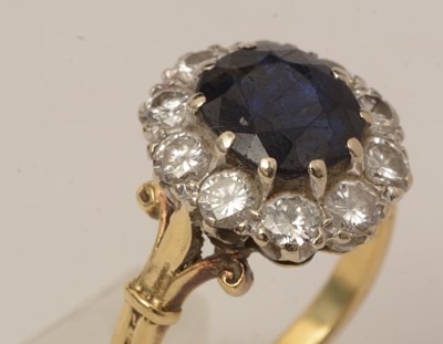 Lot 113 - A sapphire and diamond cluster ring