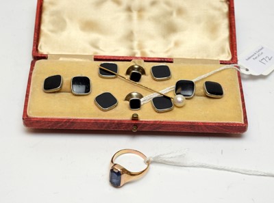 Lot 172 - An emerald-cut sapphire and yellow-metal ring