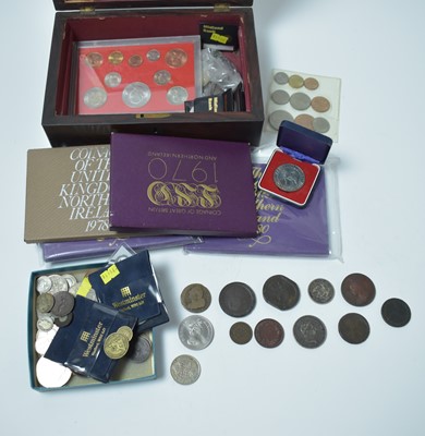 Lot 186 - A 19th Century rosewood veneered box containing a collection of predominantly GB coins