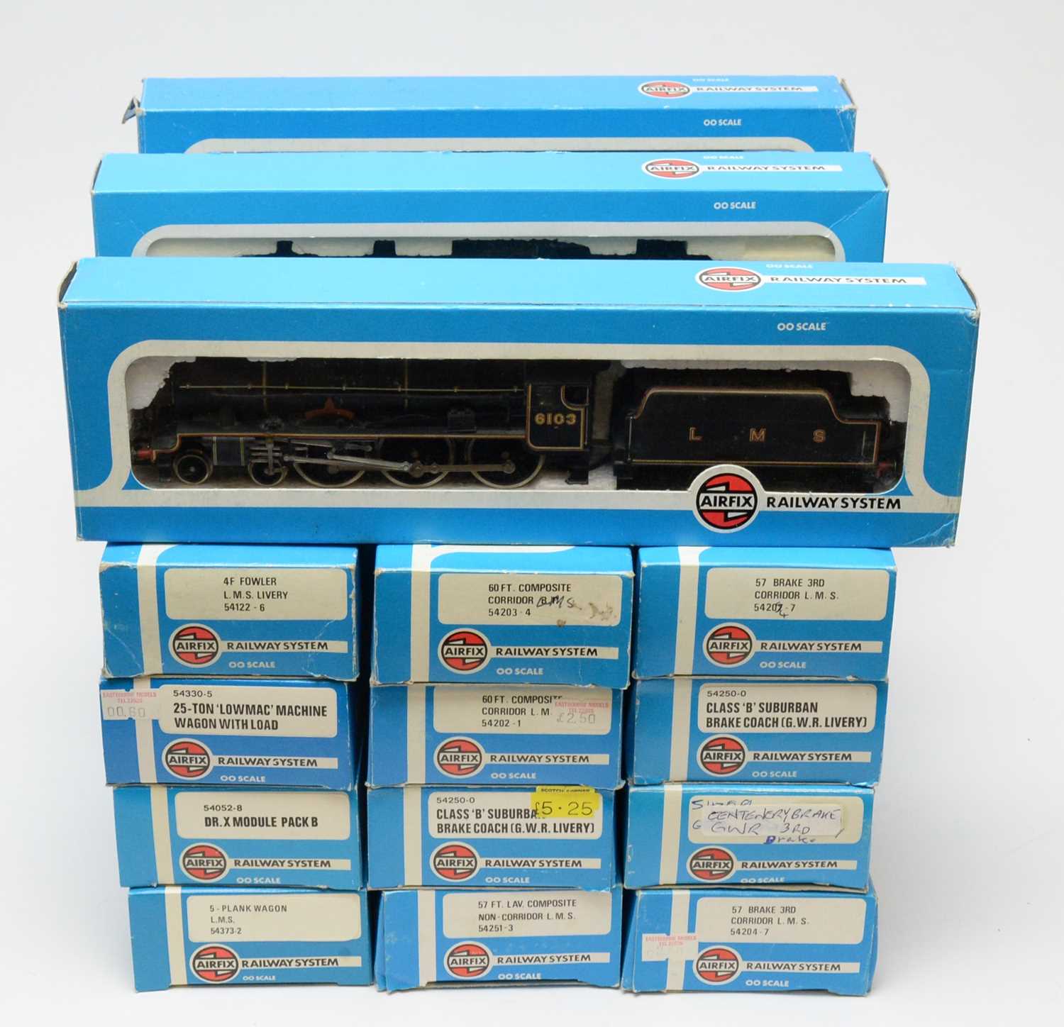 Lot 624 - Eighteen Airfix 00-gauge railway system locomotives and rolling stock.