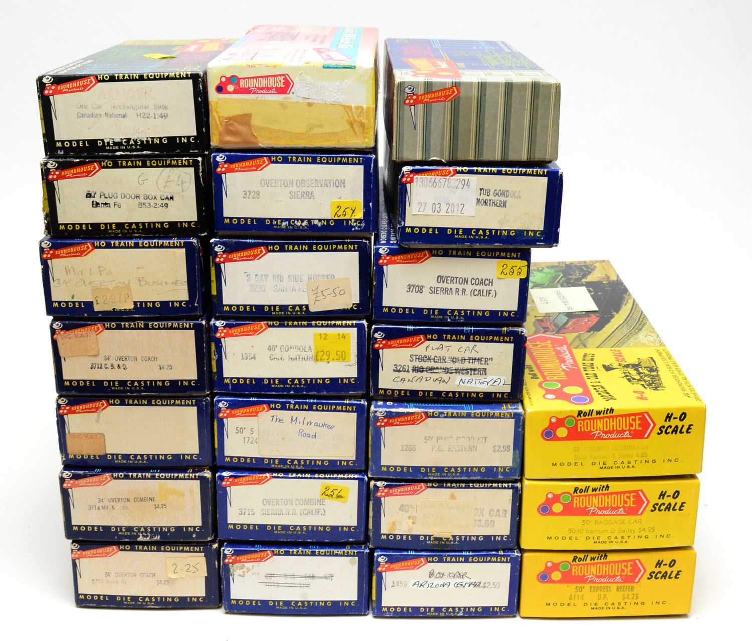 Lot 664 - Boxed Roundhouse Products HO-gauge trains and rolling stock.