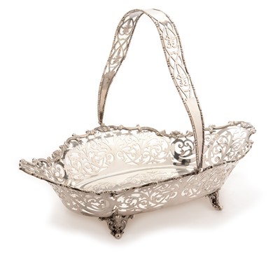 Lot 208 - A Geoge V silver basket