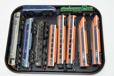 Lot 727 - Six 00/HO-gauge unboxed trains.