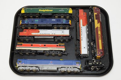 Lot 729 - Eight HO-gauge unboxed trains.