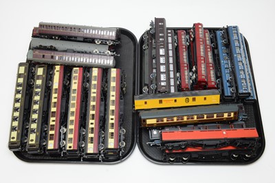 Lot 748 - Unboxed locomotives