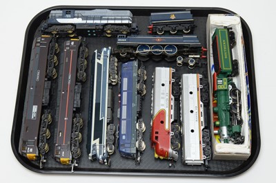 Lot 731 - Eight 00/HO-gauge unboxed trains.