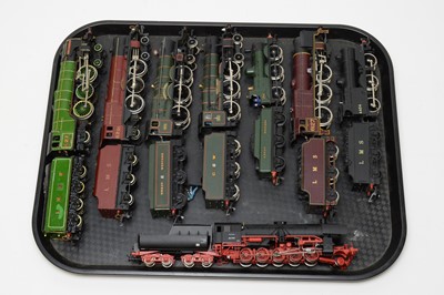 Lot 734 - Eight unboxed locos.