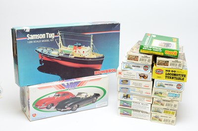 Lot 759 - Boxed 00/HO-gauge scale model kits.