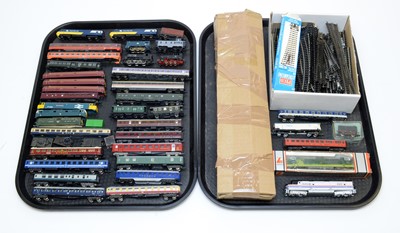 Lot 764 - Unboxed N-gauge trains, carriages and rolling stock; and a qty. of track.
