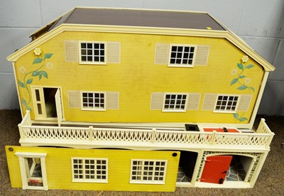 Lot 930 - A 1960/70's Lundby doll's house.