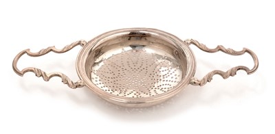 Lot 171 - A George III silver lemon strainer