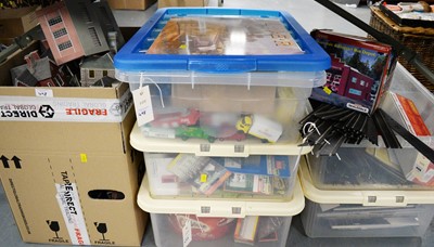 Lot 498 - Selection of model railway items and accessories