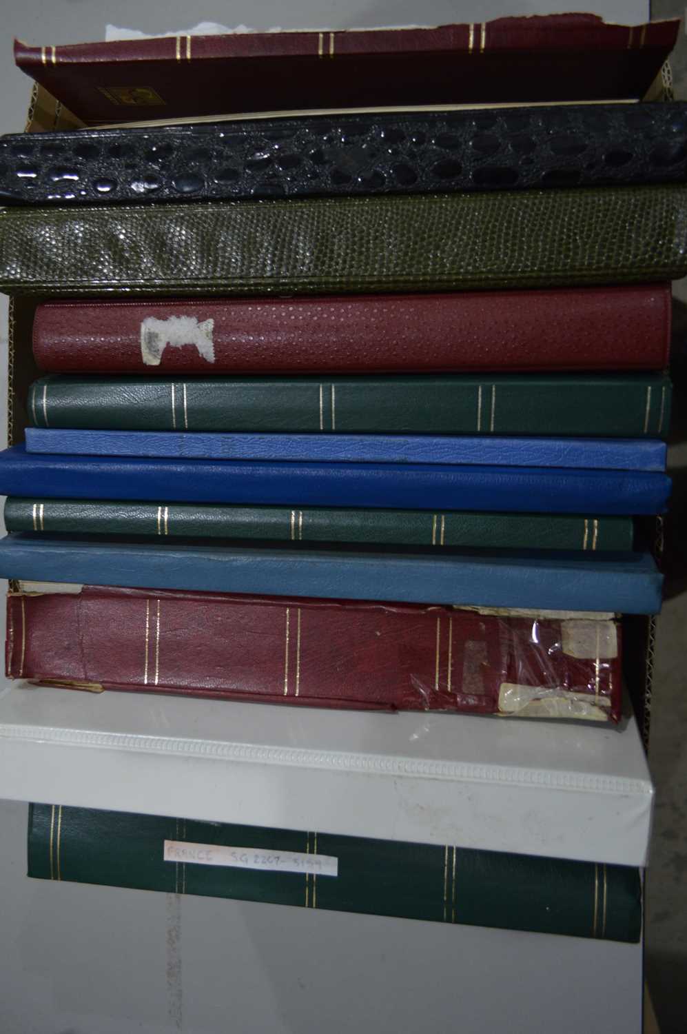 Lot 78 - World stamp stock books