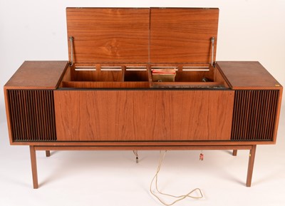 Lot 392 - A Bang & Olufsen Beomaster 900 music centre.