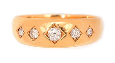 Lot 41 - A Victorian five stone diamond ring