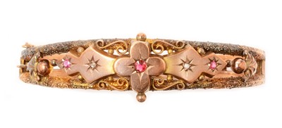Lot 121 - A 9ct yellow gold bangle