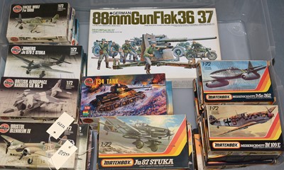 Lot 358 - A collection of military model kits