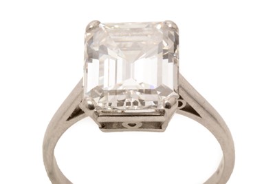 Lot 50 - A solitaire diamond ring