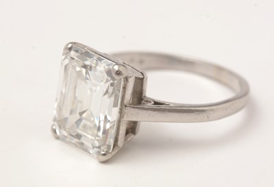 Lot 50 - A solitaire diamond ring