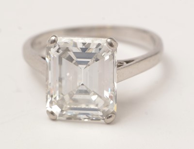 Lot 50 - A solitaire diamond ring
