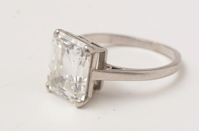 Lot 50 - A solitaire diamond ring