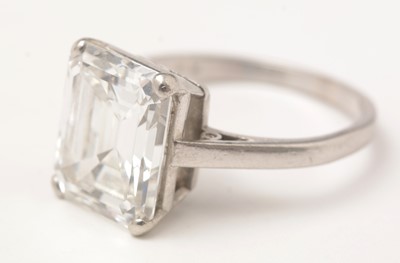 Lot 50 - A solitaire diamond ring