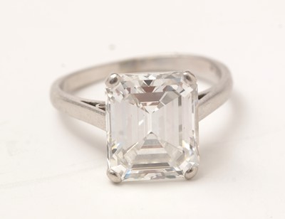 Lot 50 - A solitaire diamond ring