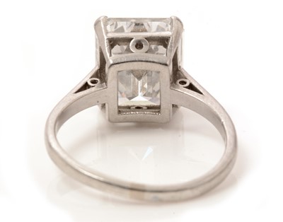 Lot 50 - A solitaire diamond ring