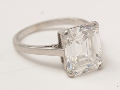 Lot 50 - A solitaire diamond ring